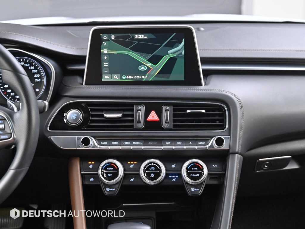 Genesis G70 — photo 14