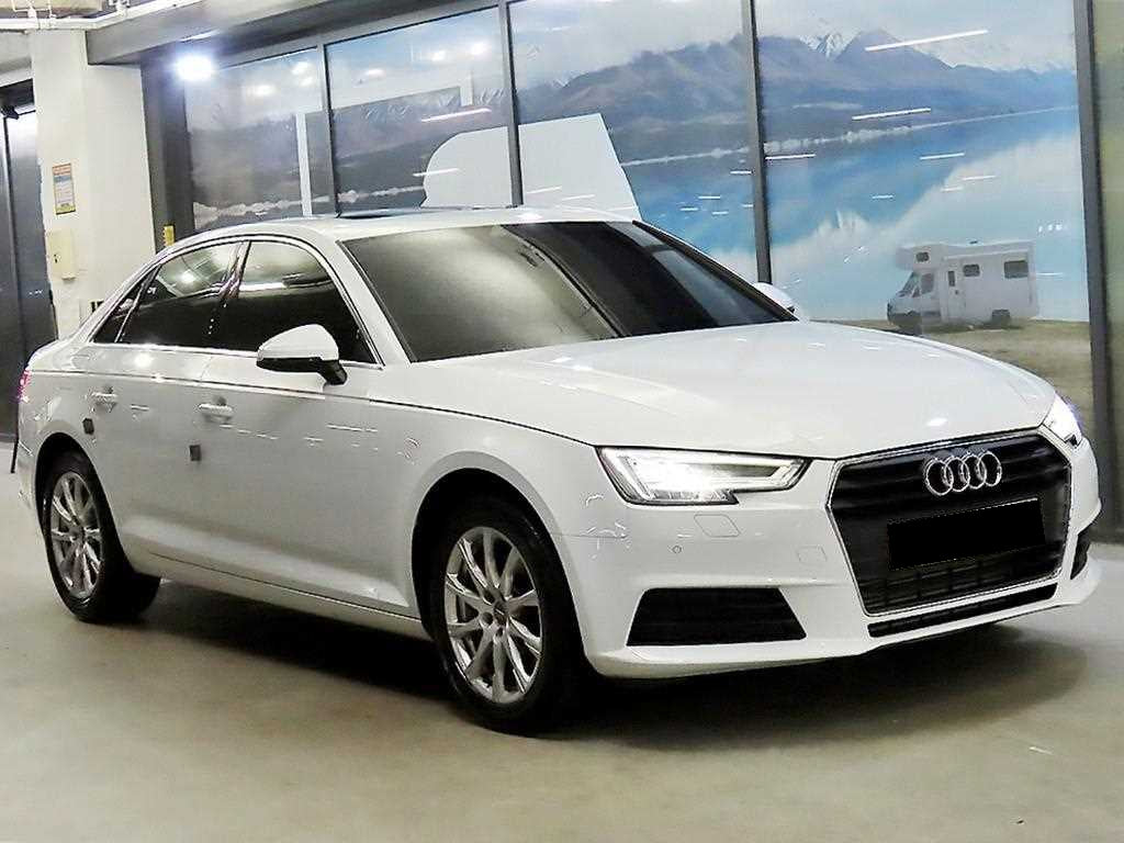 Audi A4 — photo 01
