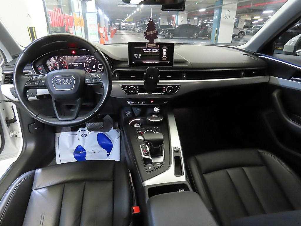Audi A4 — photo 10