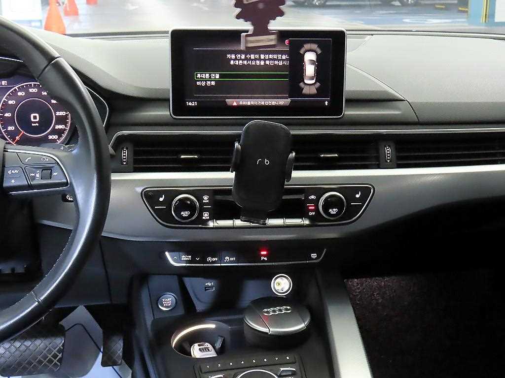 Audi A4 — photo 11