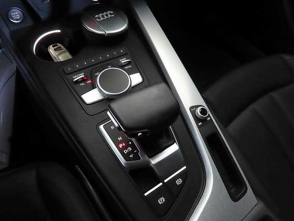 Audi A4 — photo 12