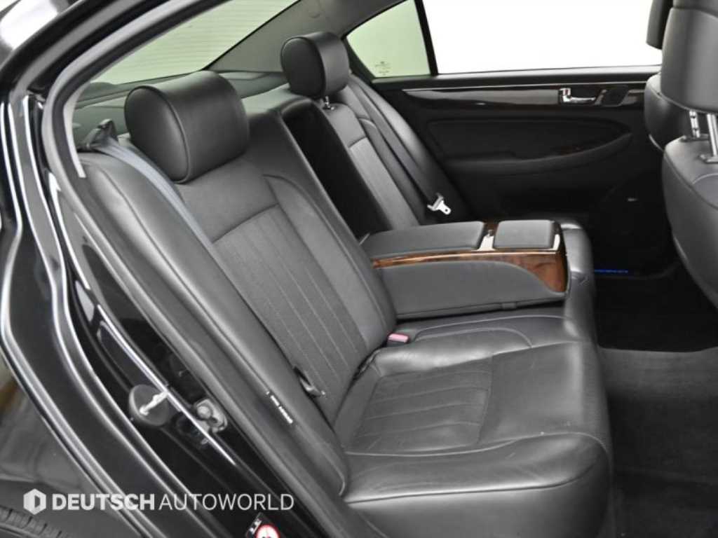 Hyundai Genesis — photo 12
