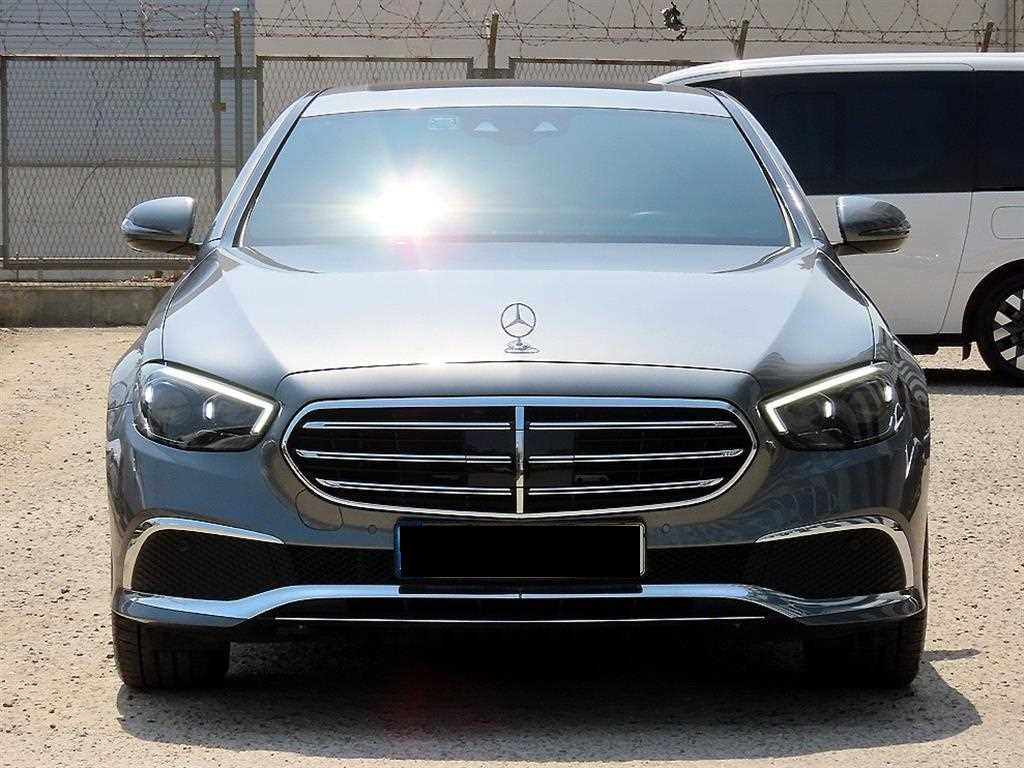 Mercedes-Benz E-Class — photo 01