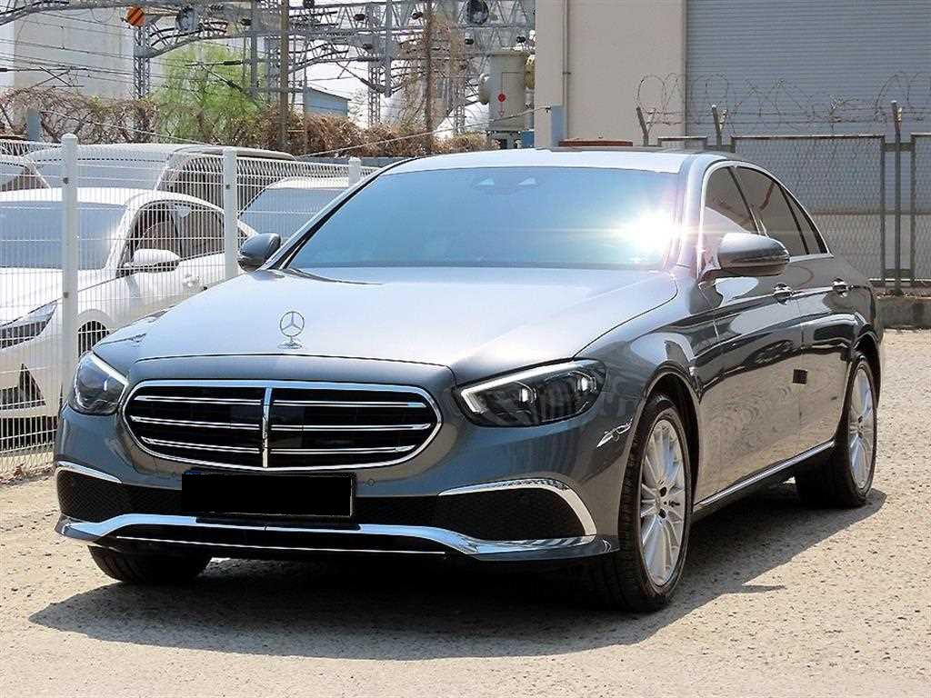 Mercedes-Benz E-Class — photo 02