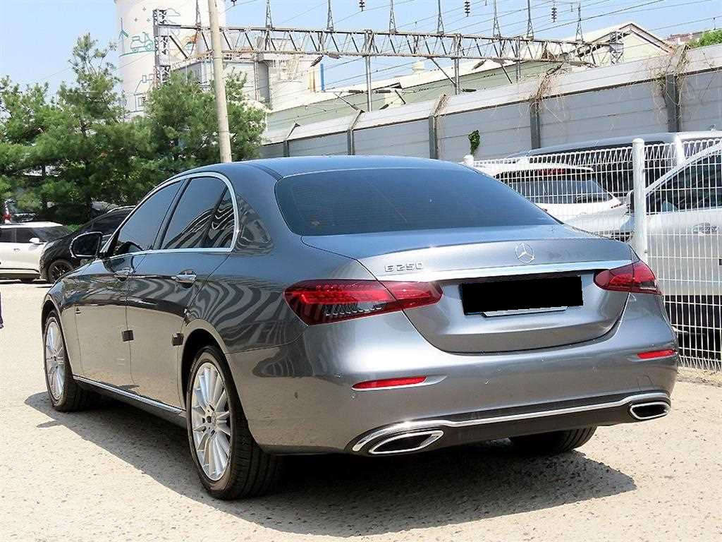 Mercedes-Benz E-Class — photo 03