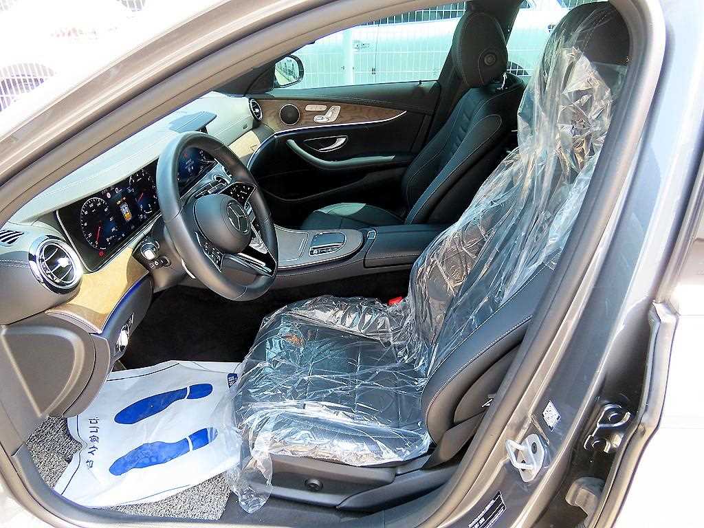 Mercedes-Benz E-Class — photo 05