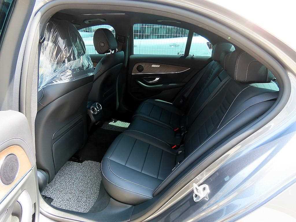 Mercedes-Benz E-Class — photo 06