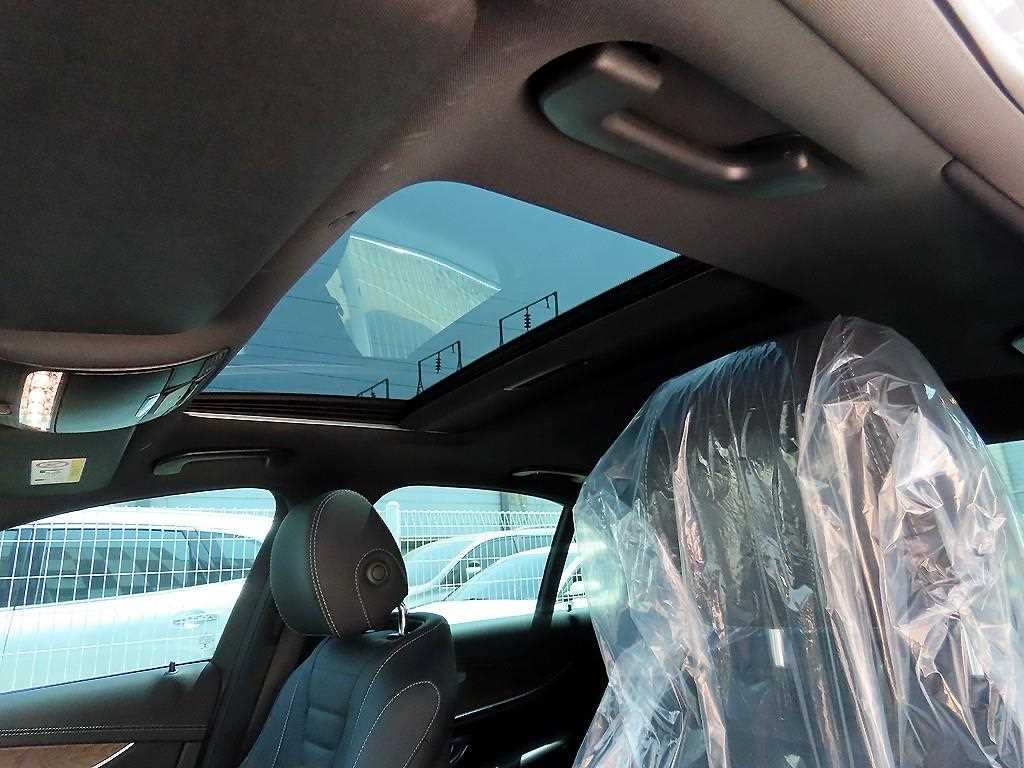 Mercedes-Benz E-Class — photo 17