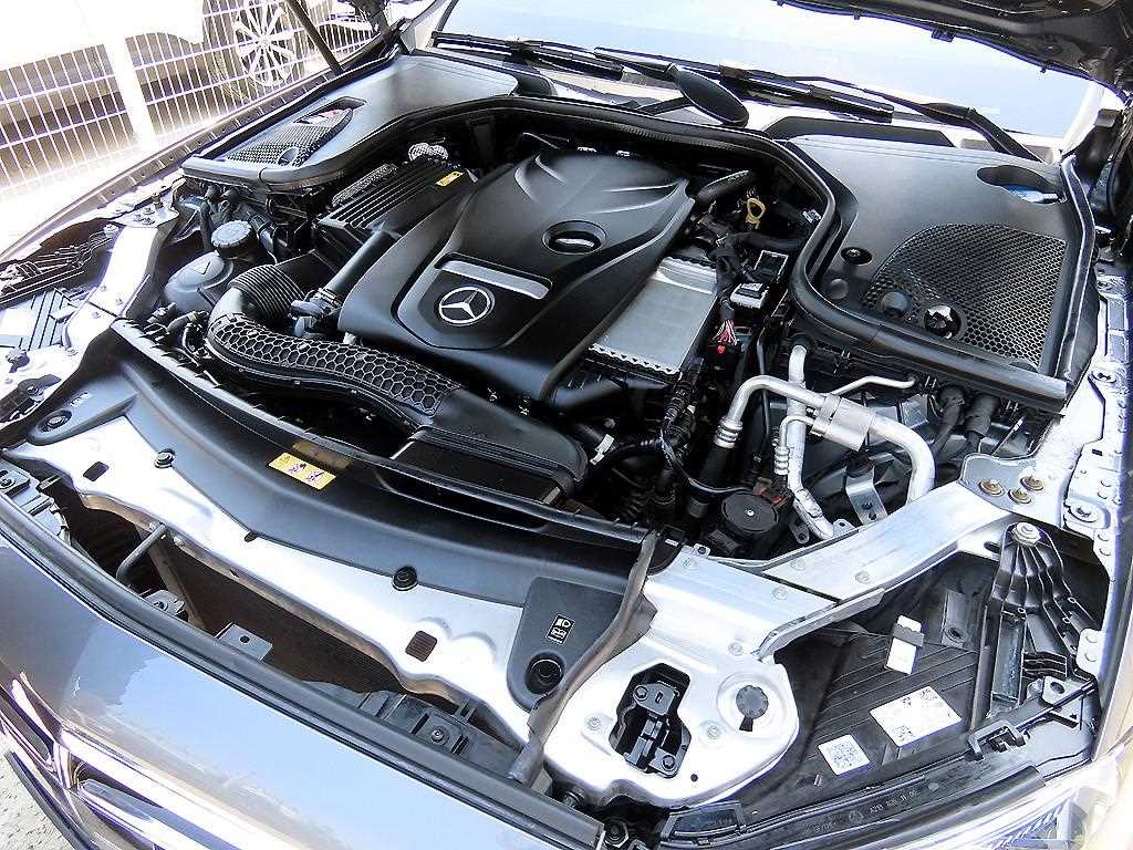Mercedes-Benz E-Class — photo 19