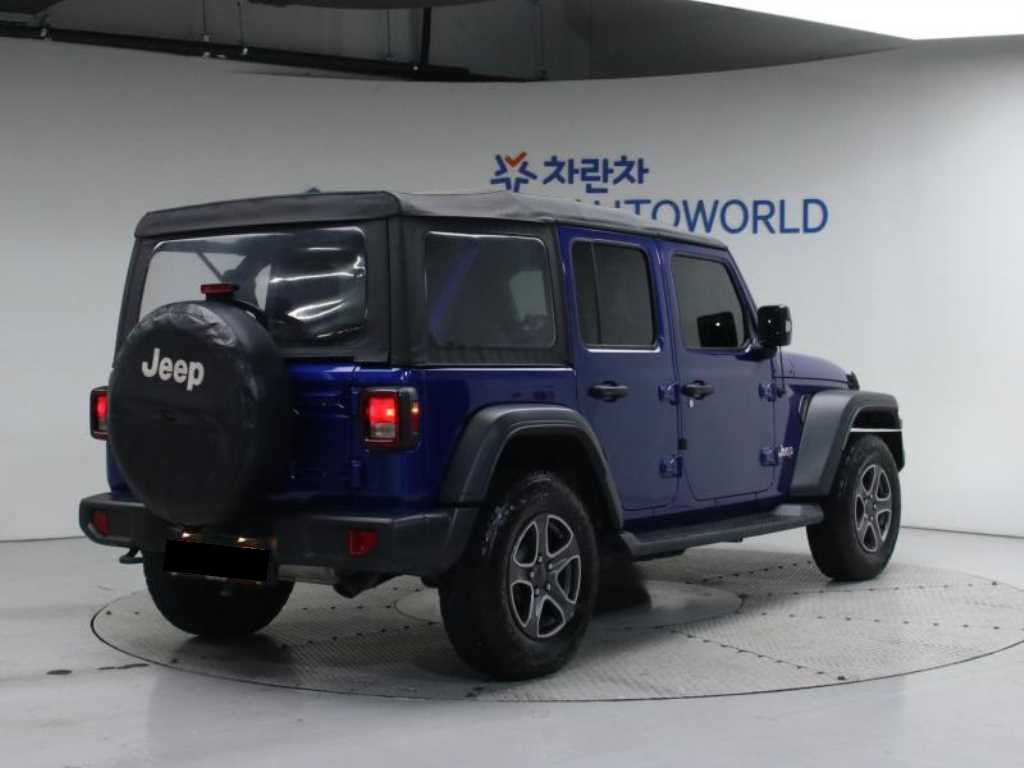 Jeep Wrangler — photo 02