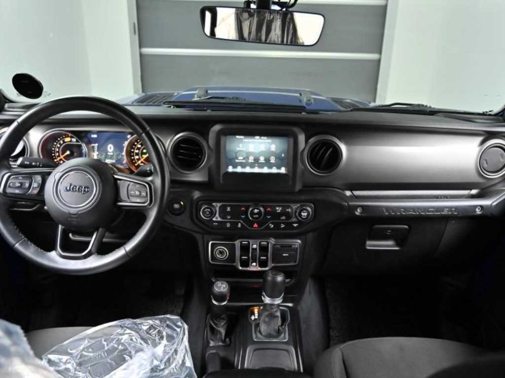 Jeep Wrangler — photo 07
