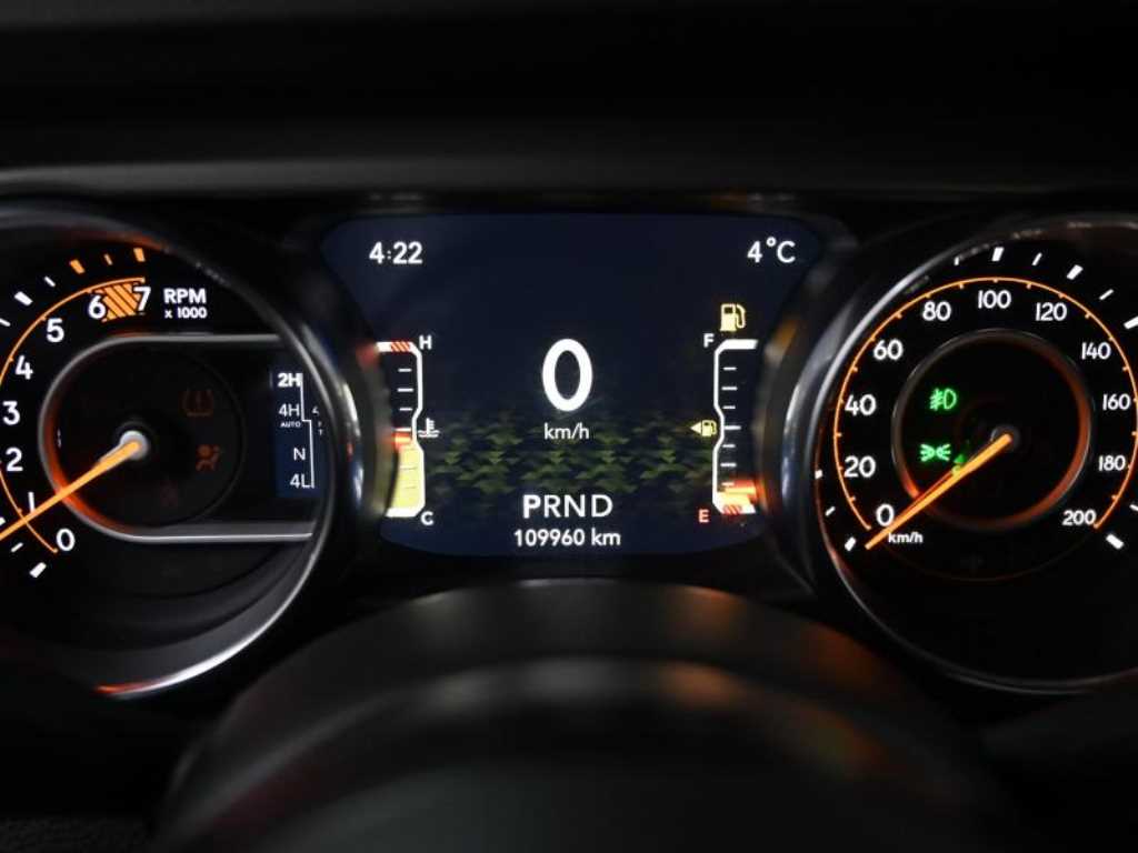 Jeep Wrangler — photo 08