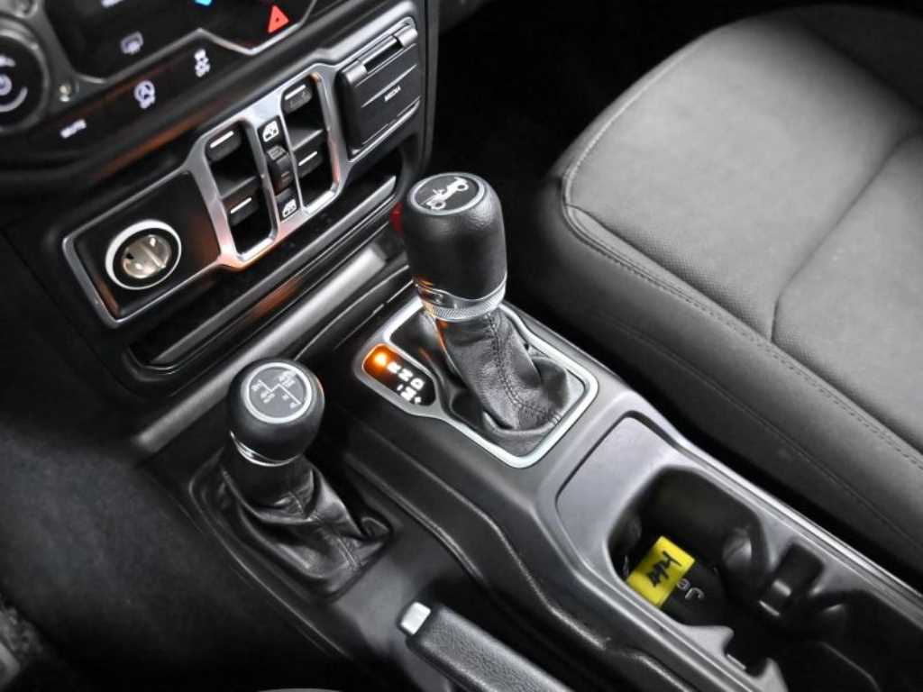 Jeep Wrangler — photo 09
