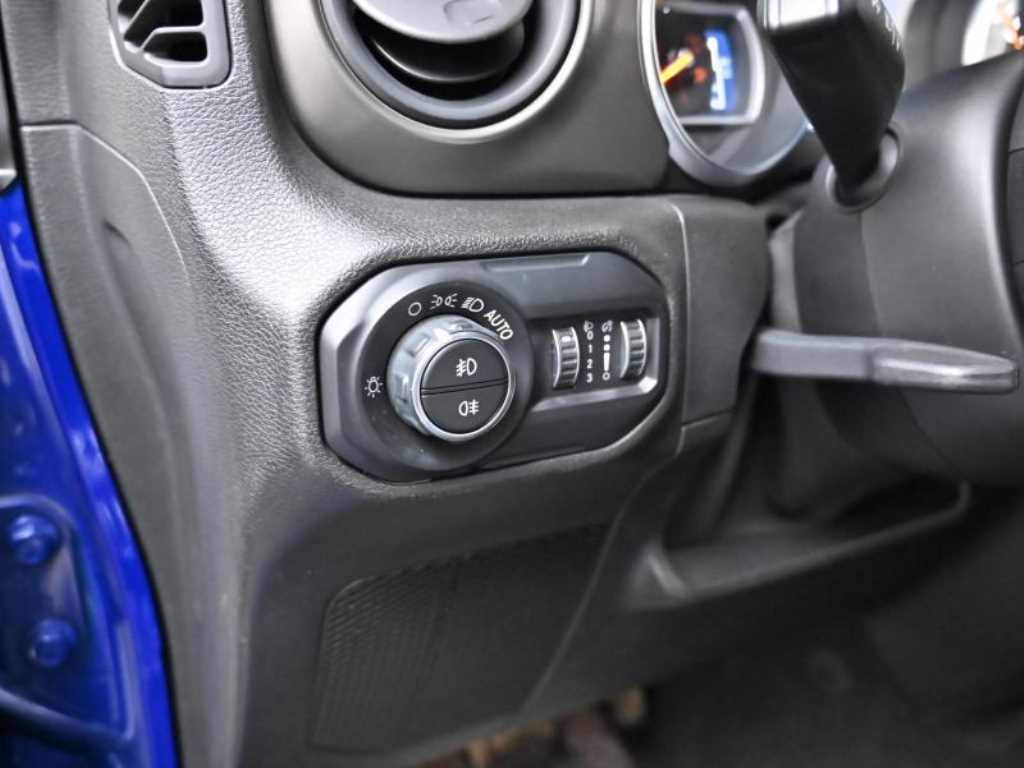 Jeep Wrangler — photo 16