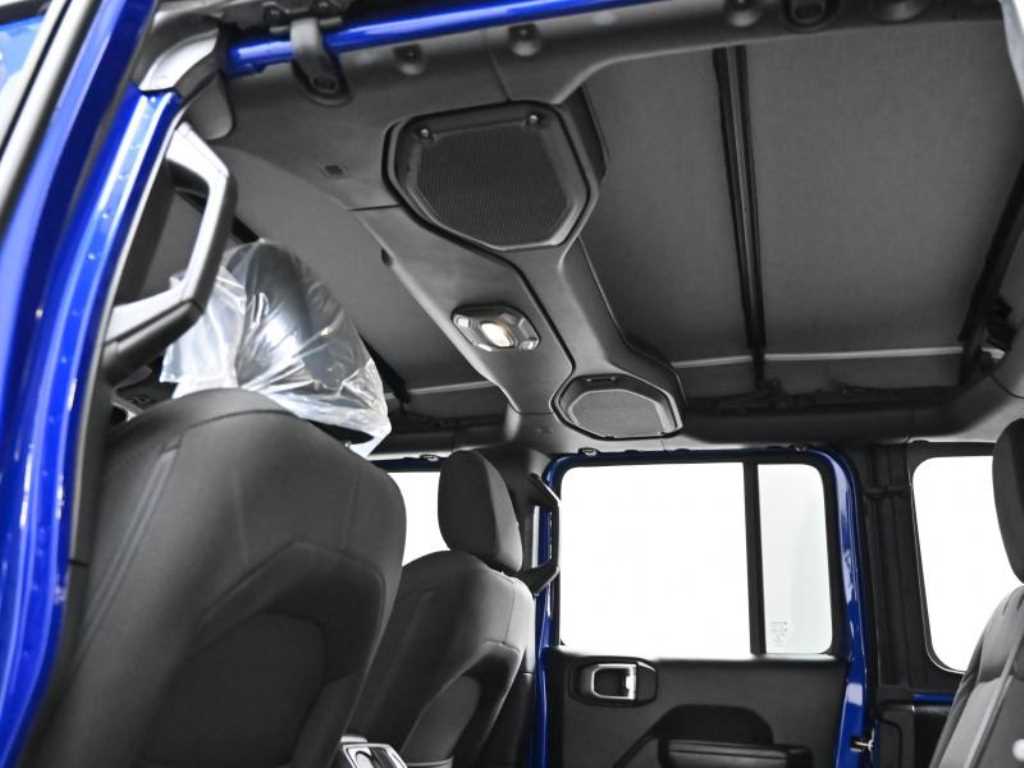 Jeep Wrangler — photo 19