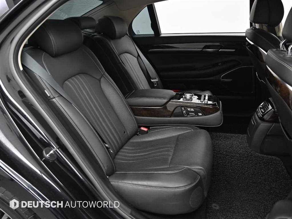 Genesis G90 — photo 12