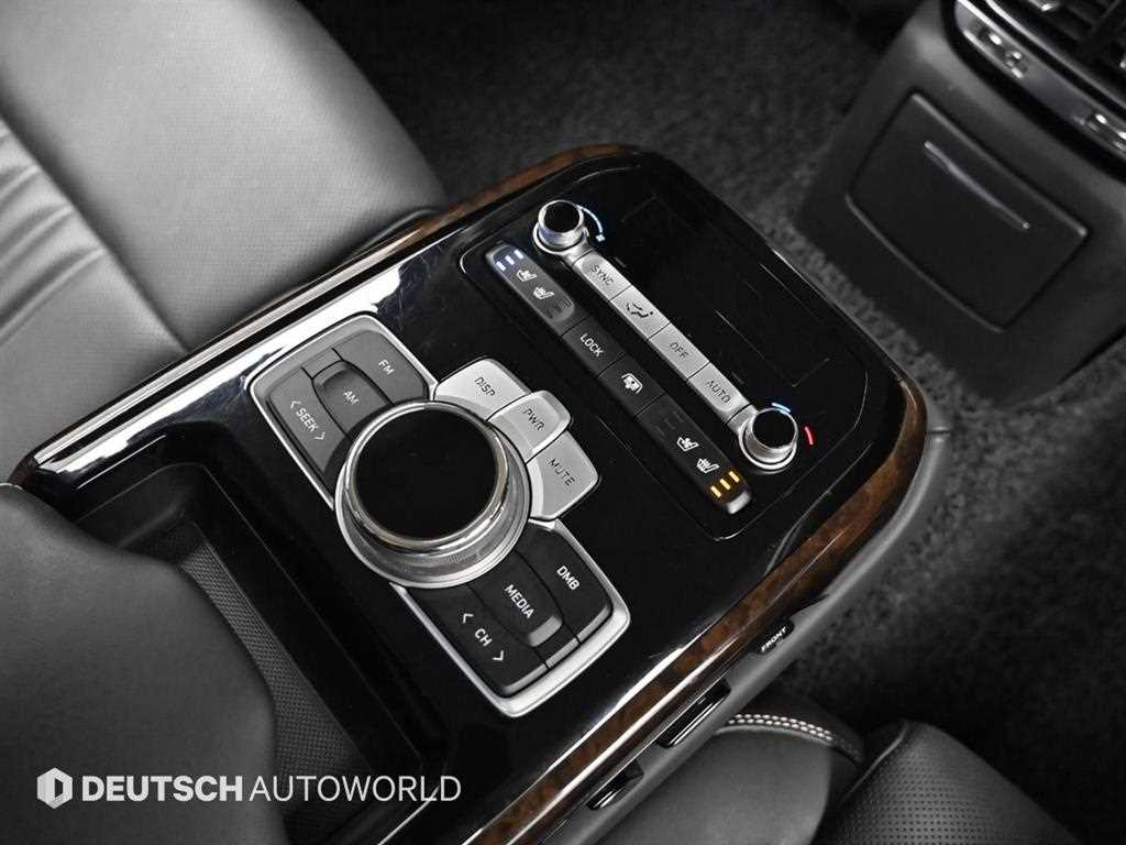 Genesis G90 — photo 16