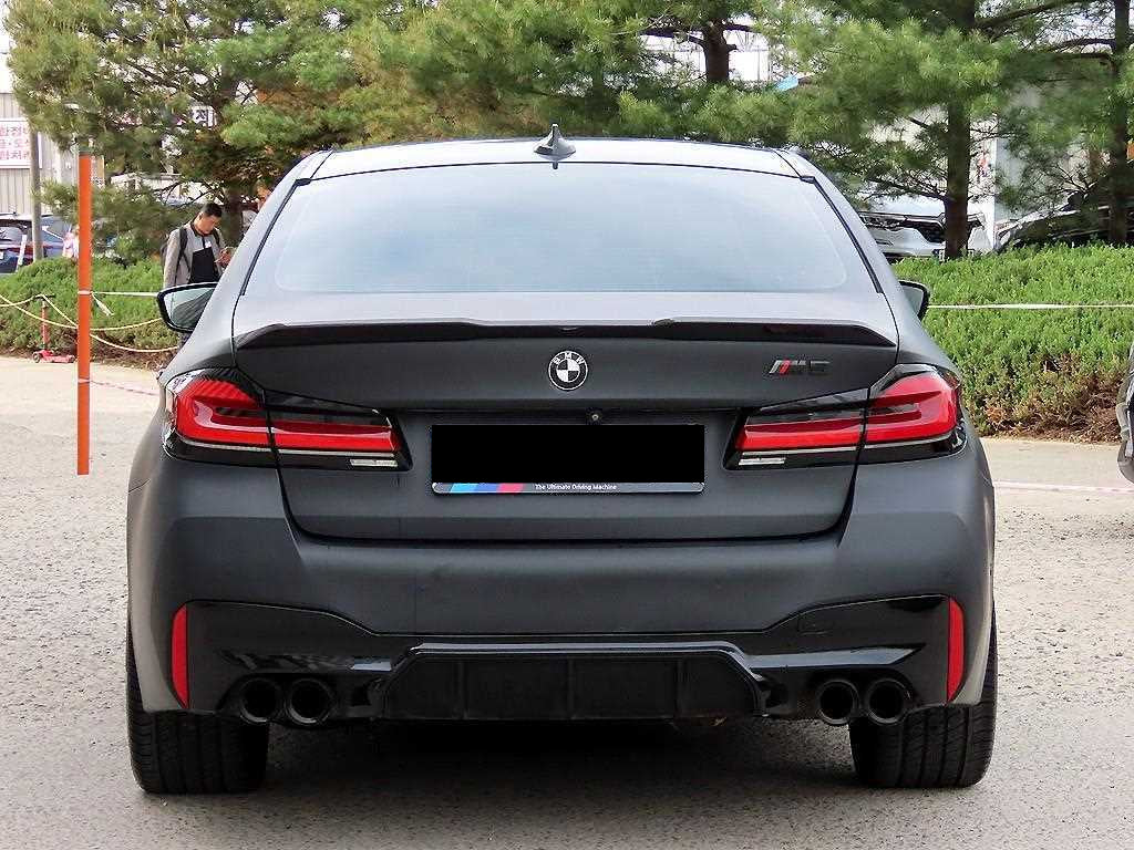BMW 5-Series — photo 04