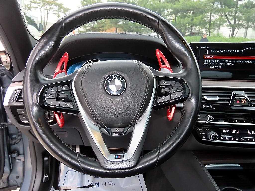 BMW 5-Series — photo 08