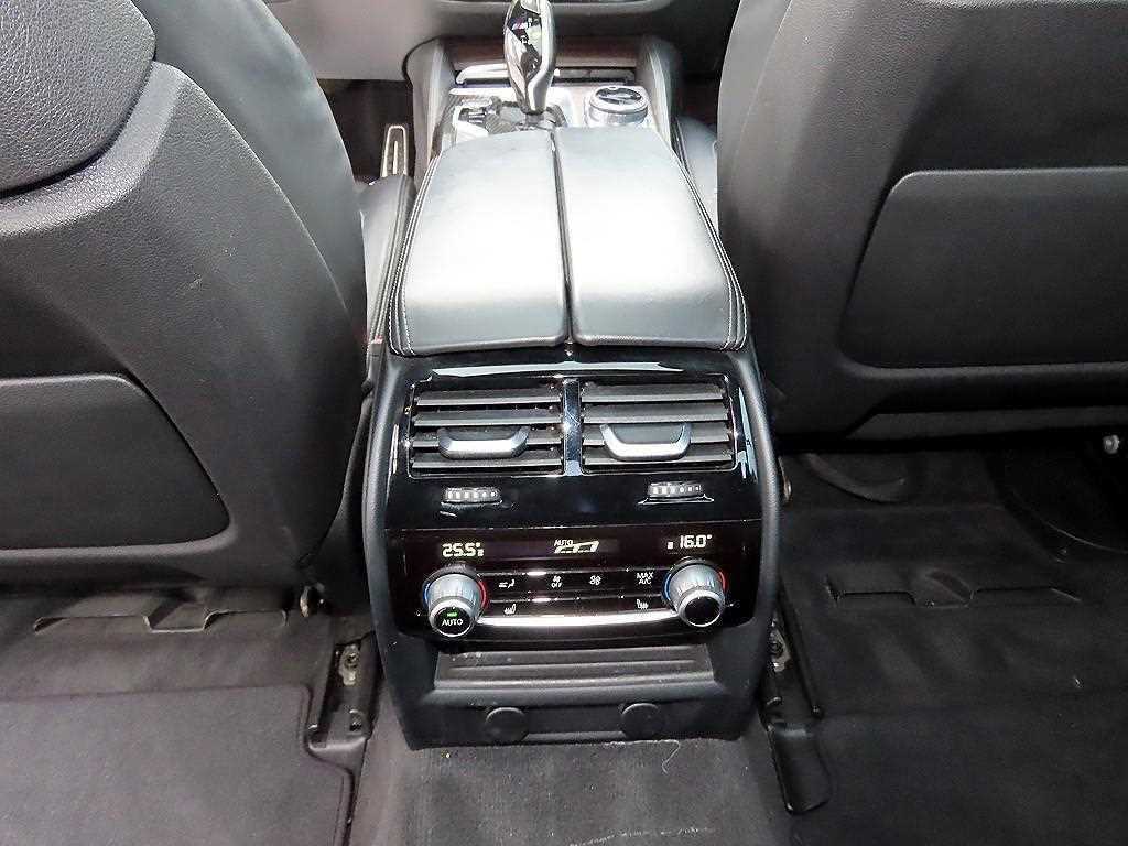 BMW 5-Series — photo 15