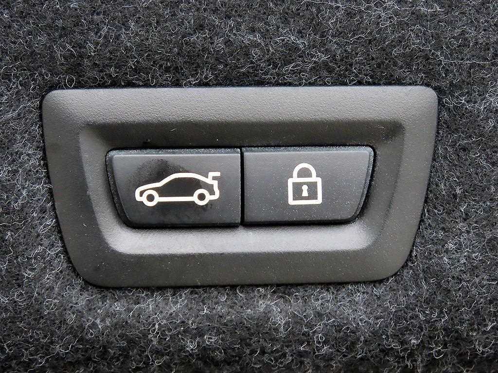BMW 5-Series — photo 16
