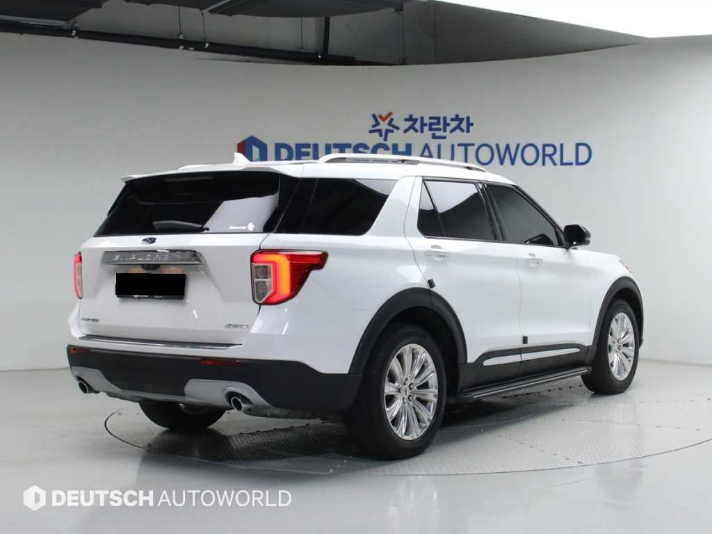 Ford Explorer — photo 02