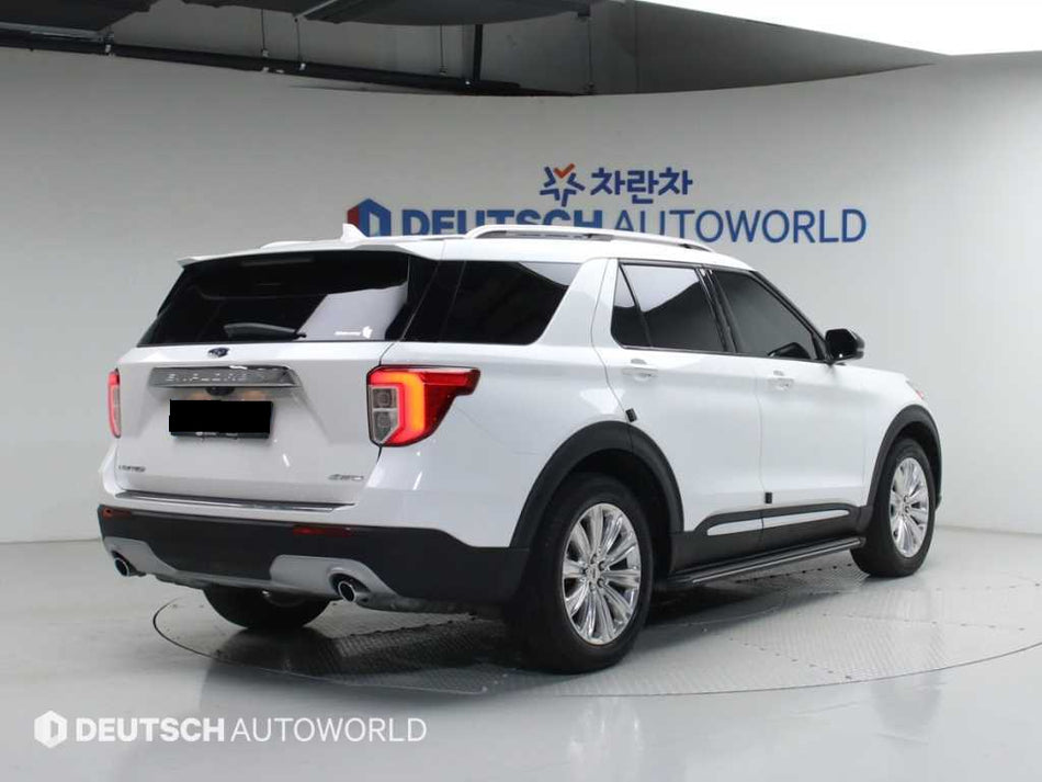 Ford Explorer — photo 02