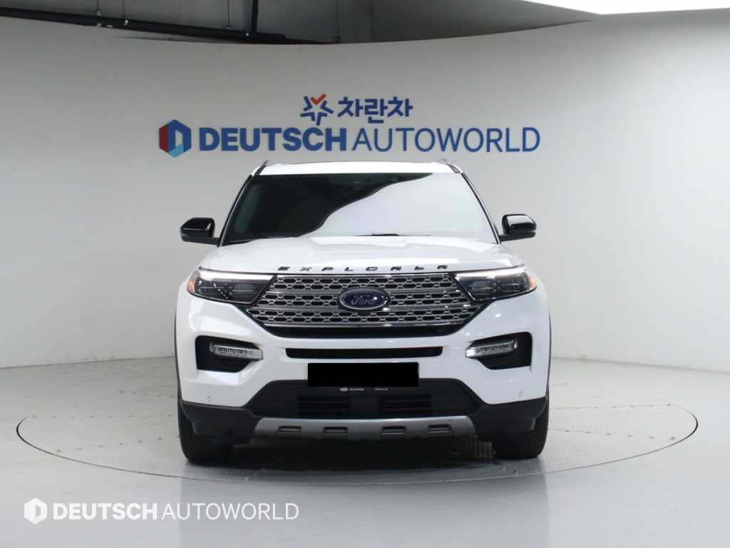 Ford Explorer — photo 03