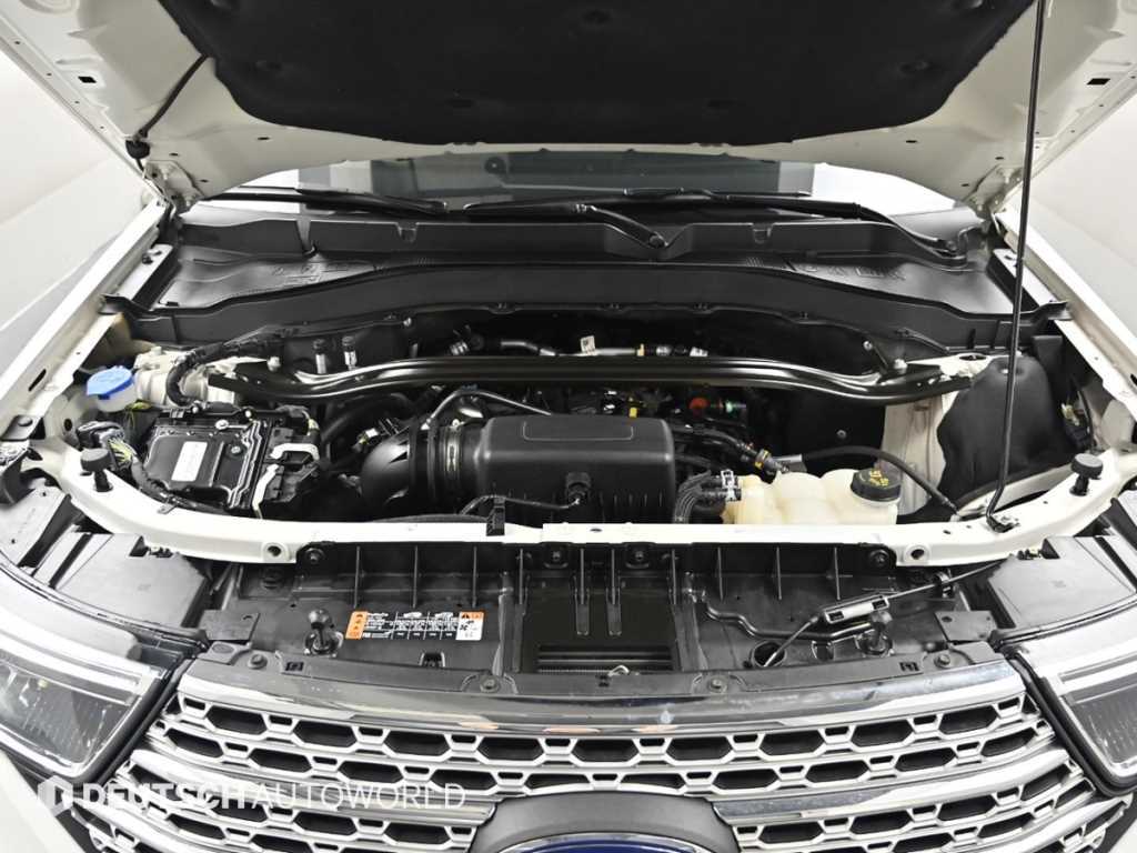 Ford Explorer — photo 06