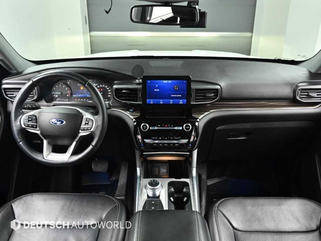 Ford Explorer — photo 07