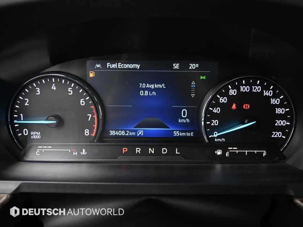 Ford Explorer — photo 08