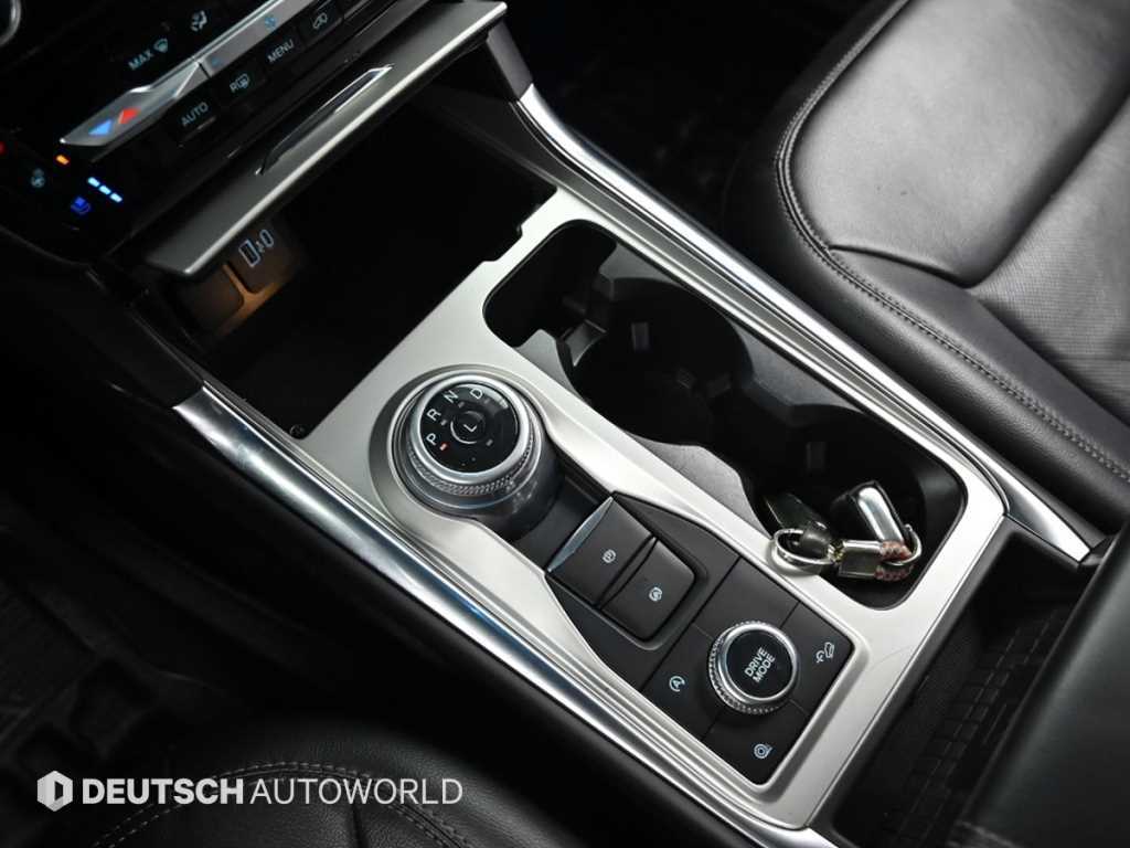 Ford Explorer — photo 09