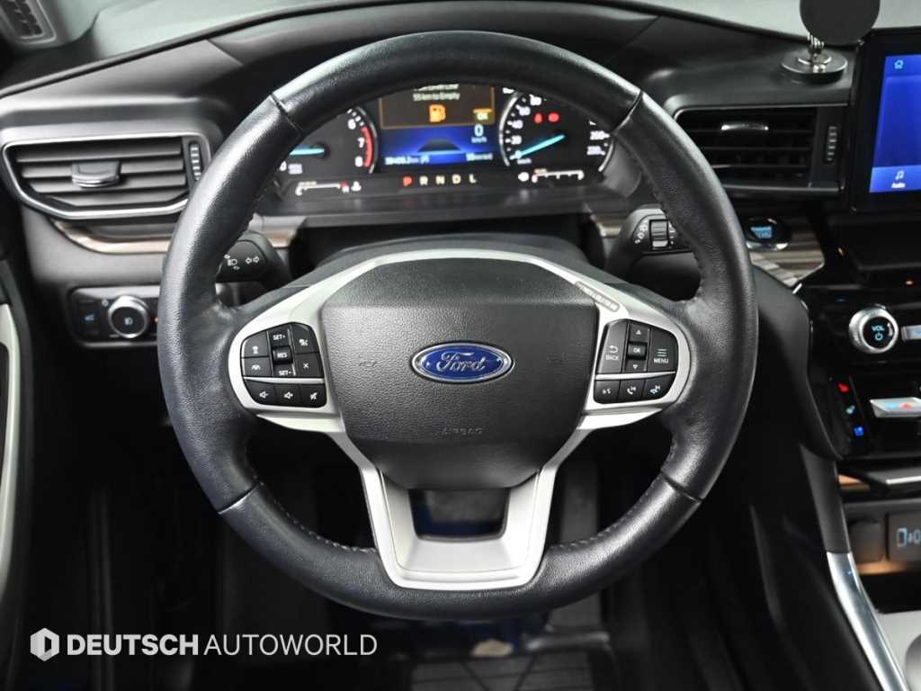 Ford Explorer — photo 13