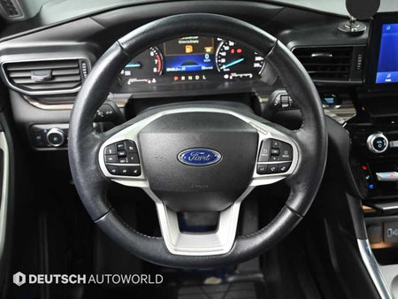 Ford Explorer — photo 13