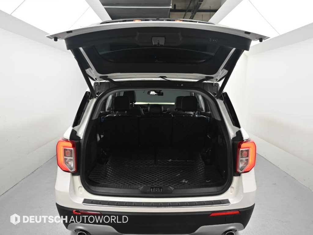 Ford Explorer — photo 19