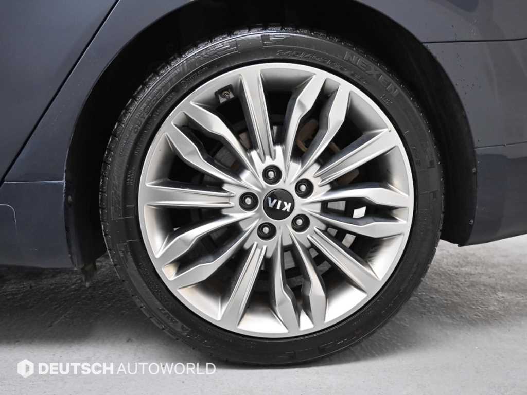 Kia K7 — photo 05