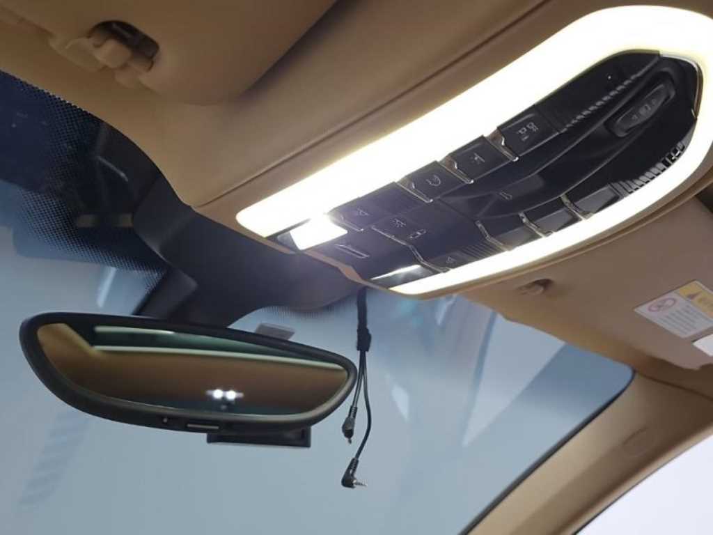 Porsche Cayenne — photo 15