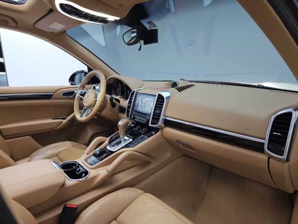 Porsche Cayenne — photo 17