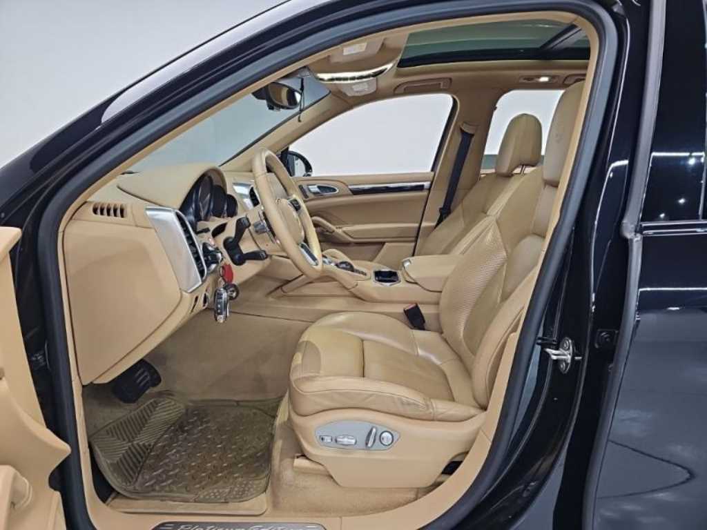 Porsche Cayenne — photo 18