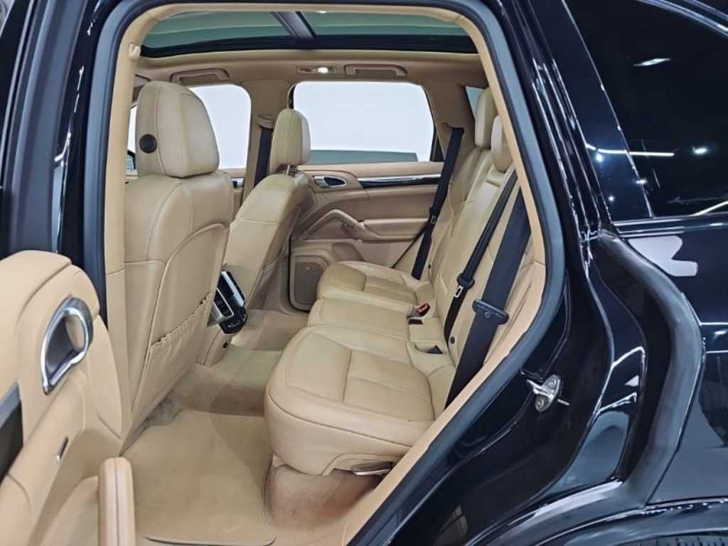 Porsche Cayenne — photo 19