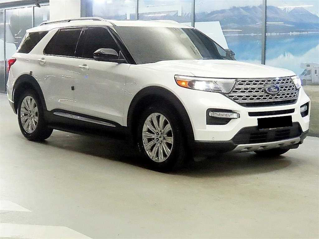 Ford Explorer — photo 01