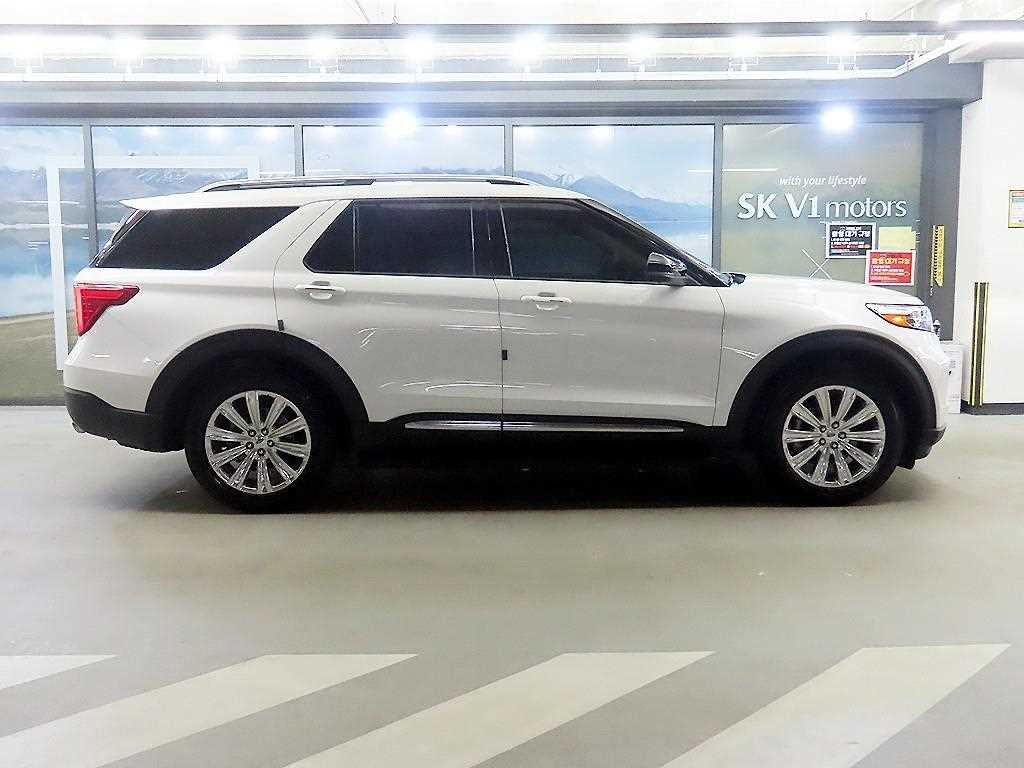 Ford Explorer — photo 03