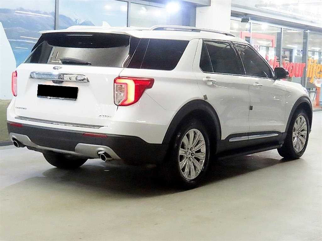 Ford Explorer — photo 04