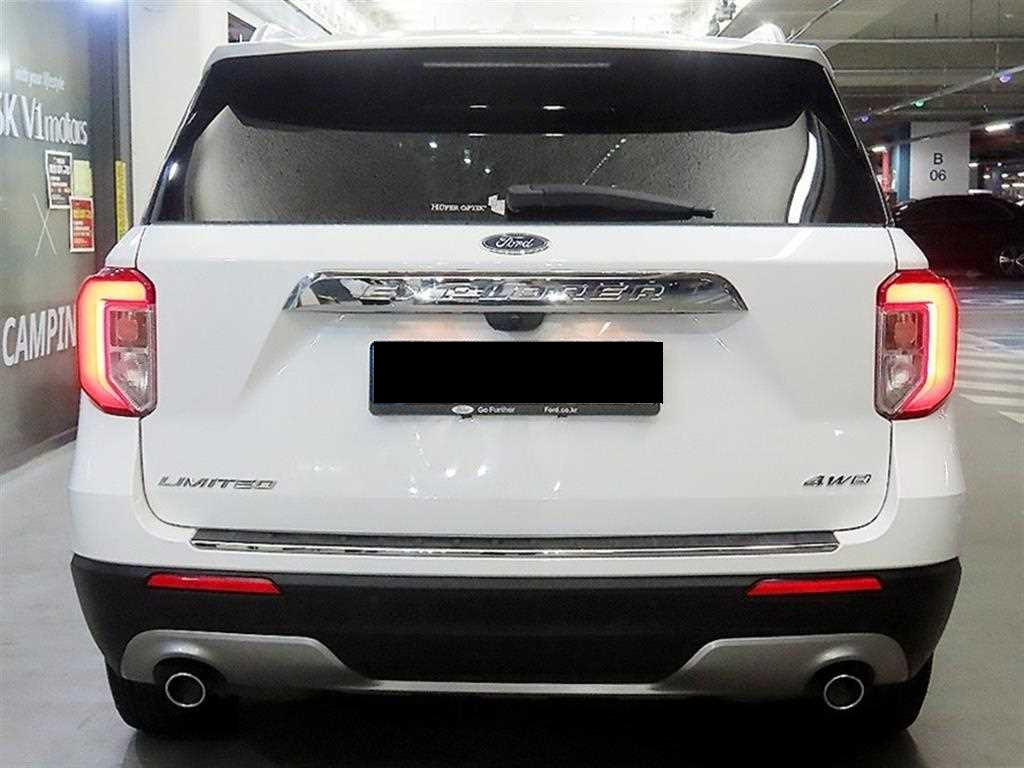 Ford Explorer — photo 05