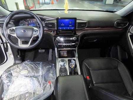 Ford Explorer — photo 10