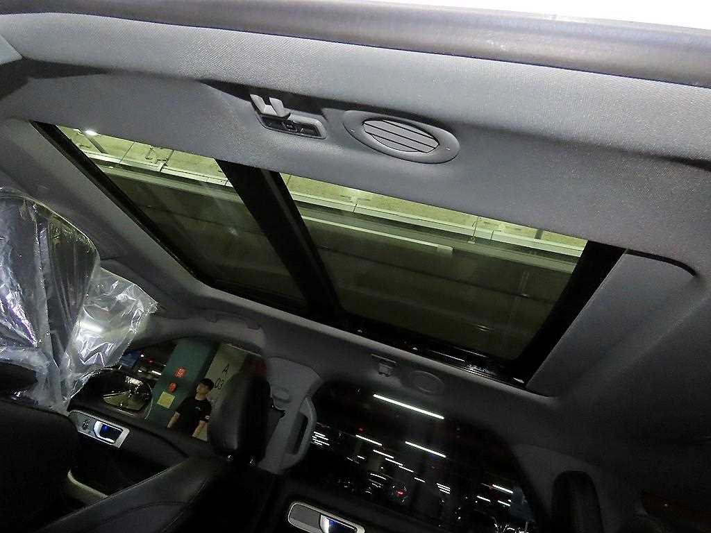 Ford Explorer — photo 15