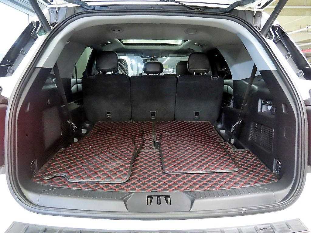 Ford Explorer — photo 16
