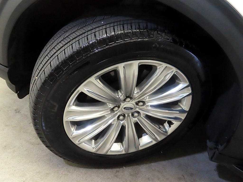 Ford Explorer — photo 20