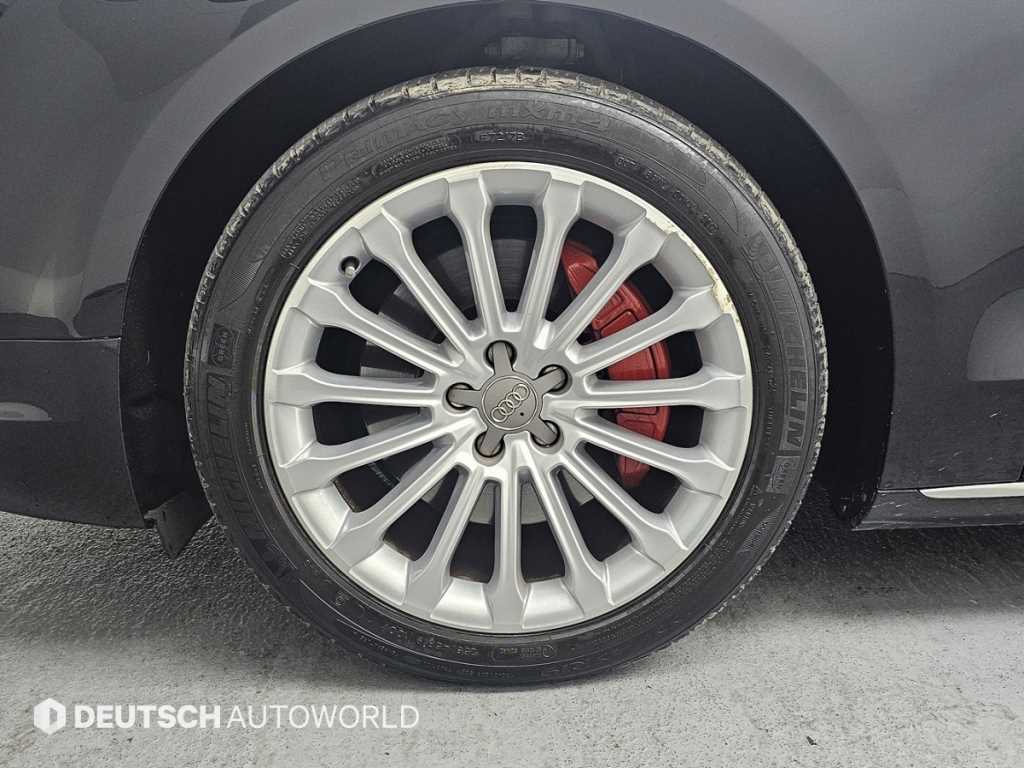Audi A8 — photo 05