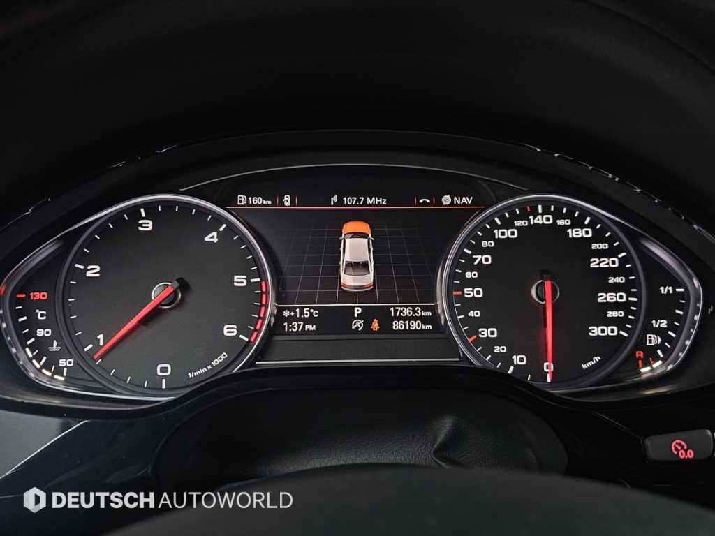 Audi A8 — photo 08